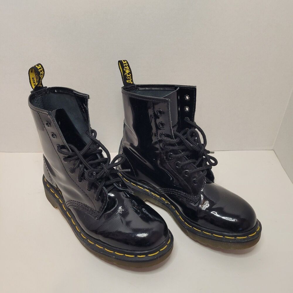Dr. Martens Women’s Black Patent Leather Lace-Up Boots Size 4 Pre-Owned Good Con